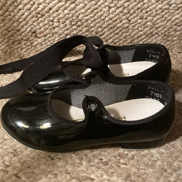 Award Black Patent Leather Tap Shoes - Picture 5 of 12